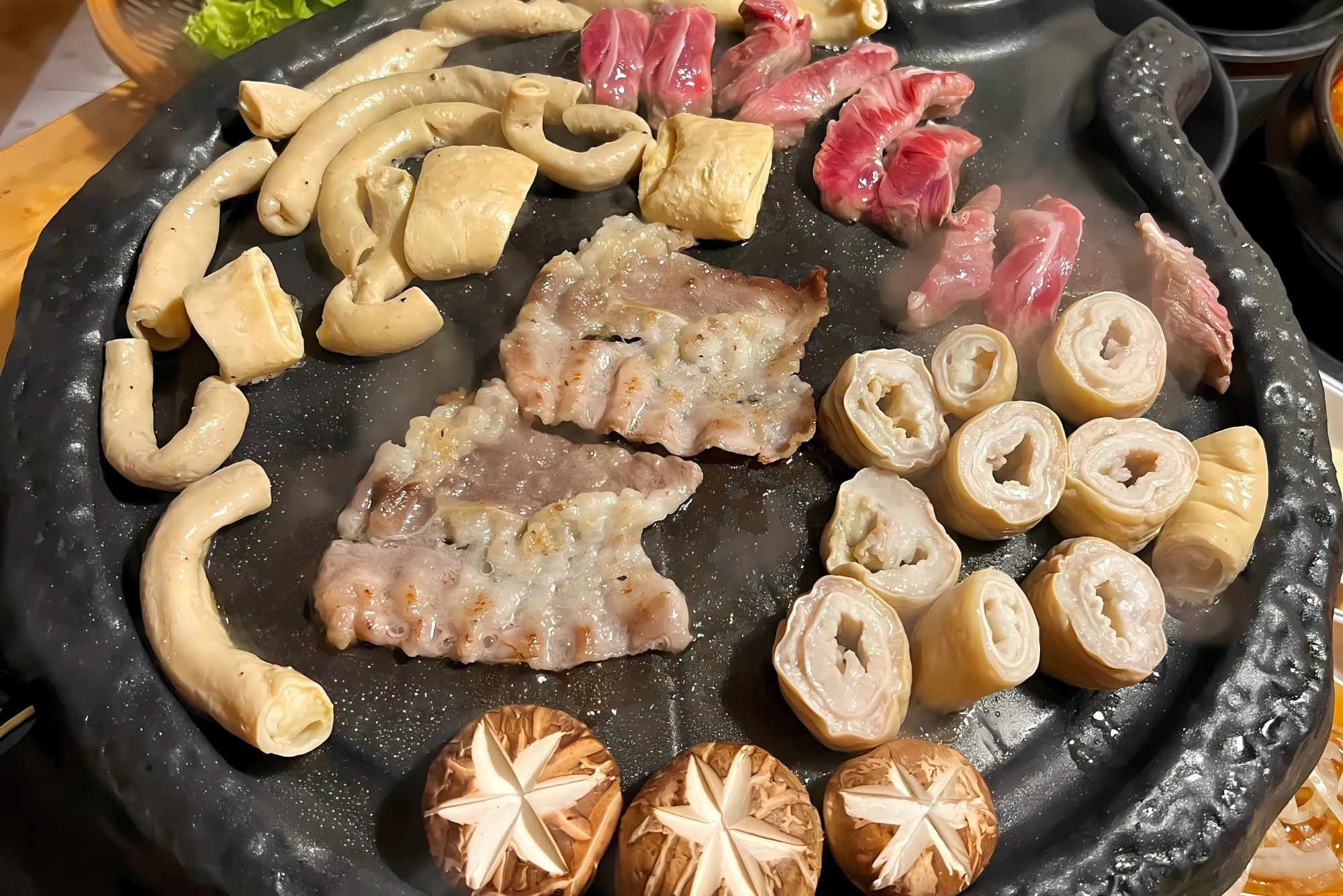 Ajithu nổi tiếng với món lòng bò thơm béo